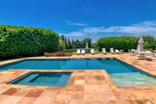 Casa de campo com 10 suítes na Quinta da Baroneza