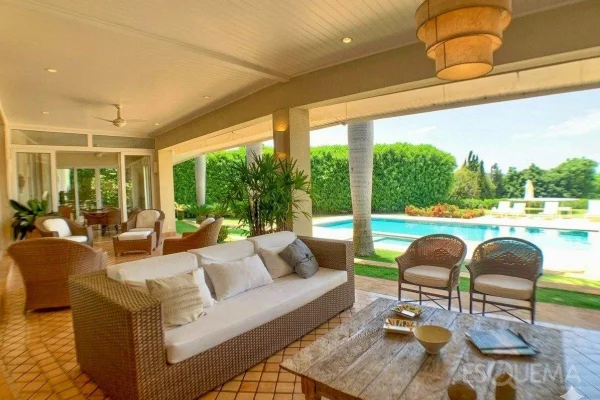 Casa de campo com 10 suítes na Quinta da Baroneza