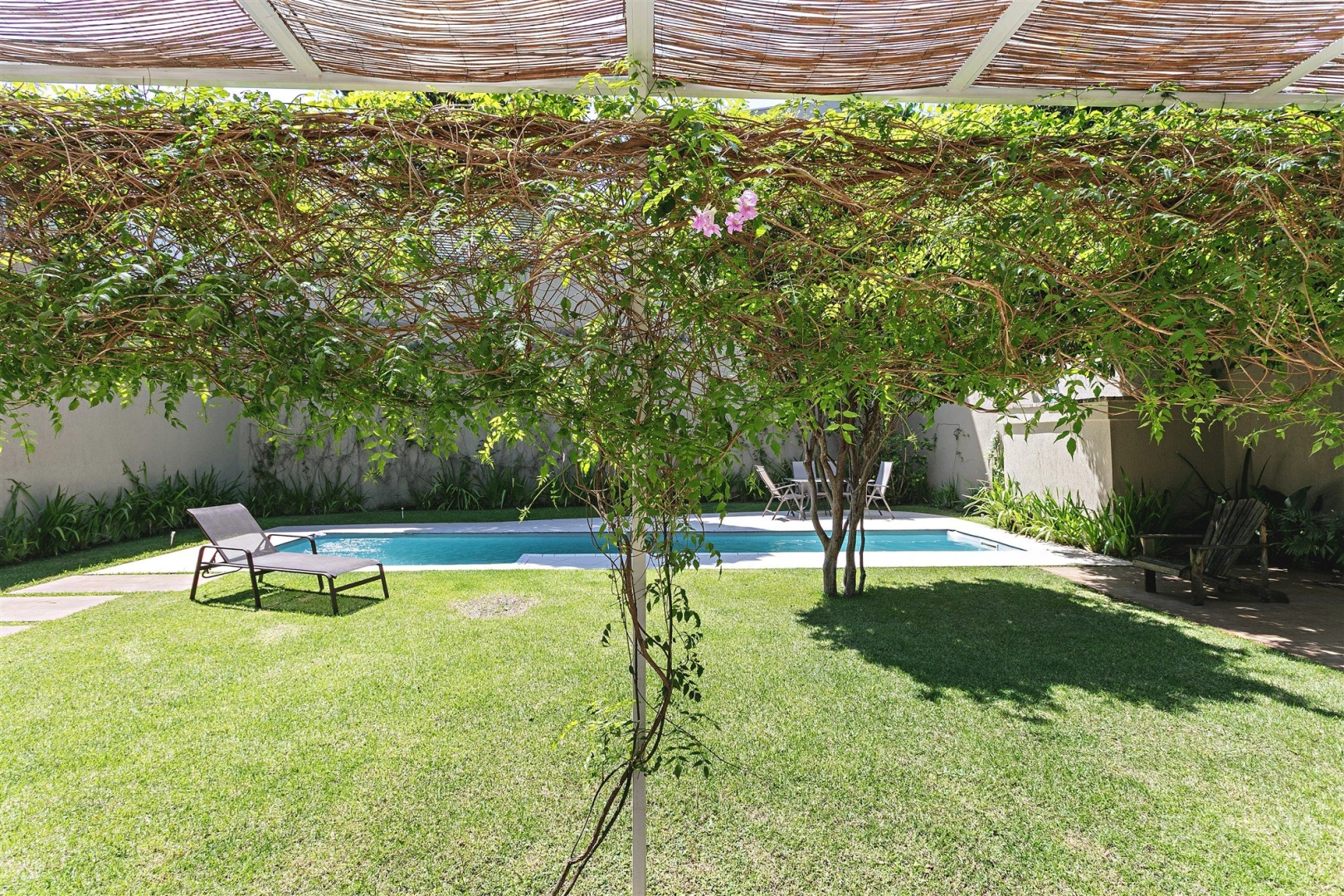 Casa com piscina e jardim no Jardim Guedala - Imagem 3