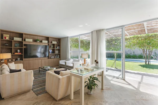 Casa com piscina e jardim no Jardim Guedala