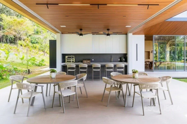 Casa contemporânea mobiliada na Quinta da Baroneza