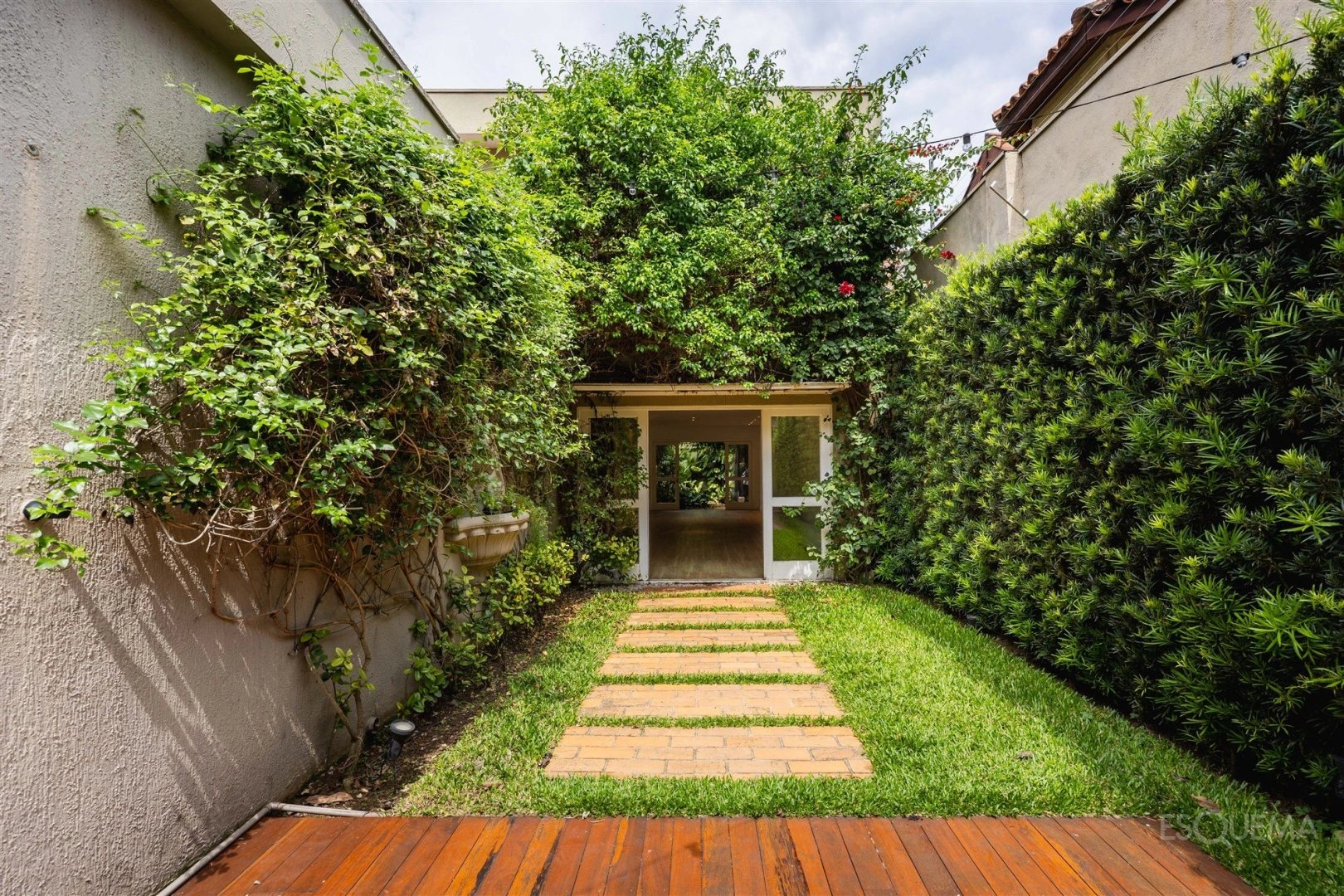 Casa com jardim e 3 suítes no Jardim Europa - Imagem 10