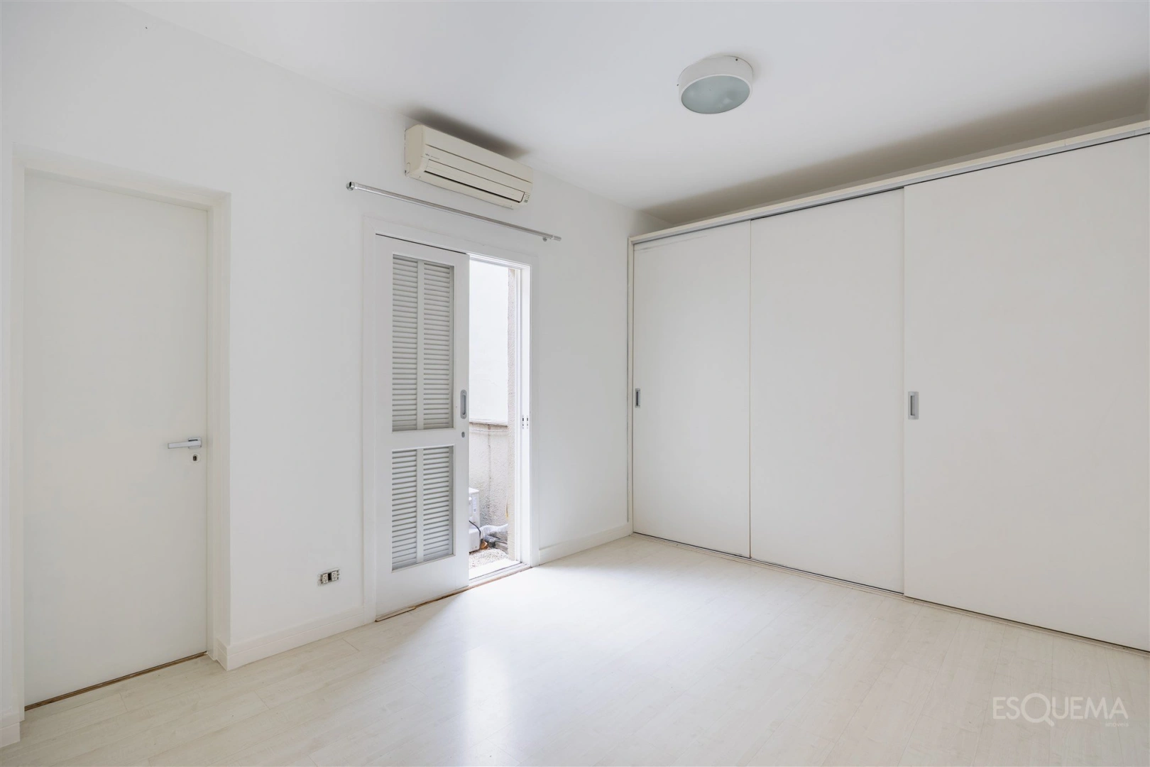 Casa com jardim e 3 suítes no Jardim Europa - Imagem 13