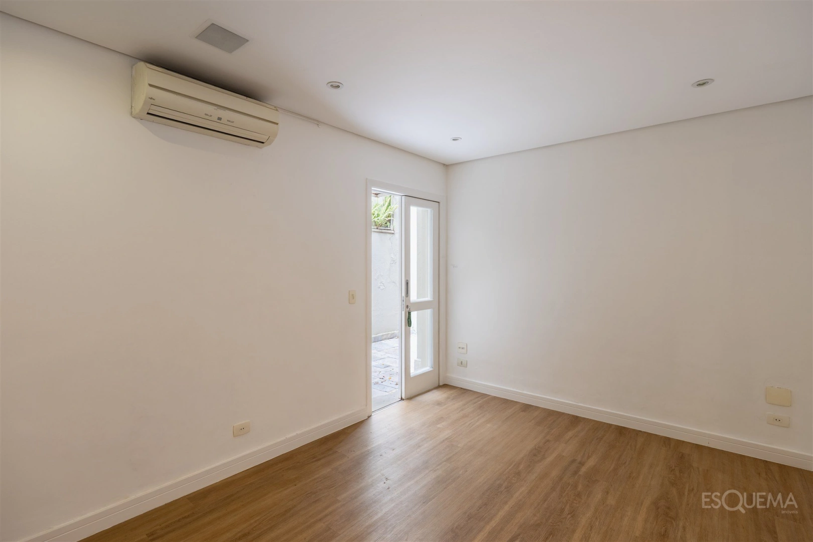 Casa com jardim e 3 suítes no Jardim Europa - Imagem 15