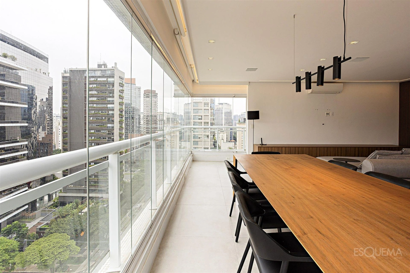 Apartamento reformado e mobiliado, com vista ampla e lazer completo - Imagem 1