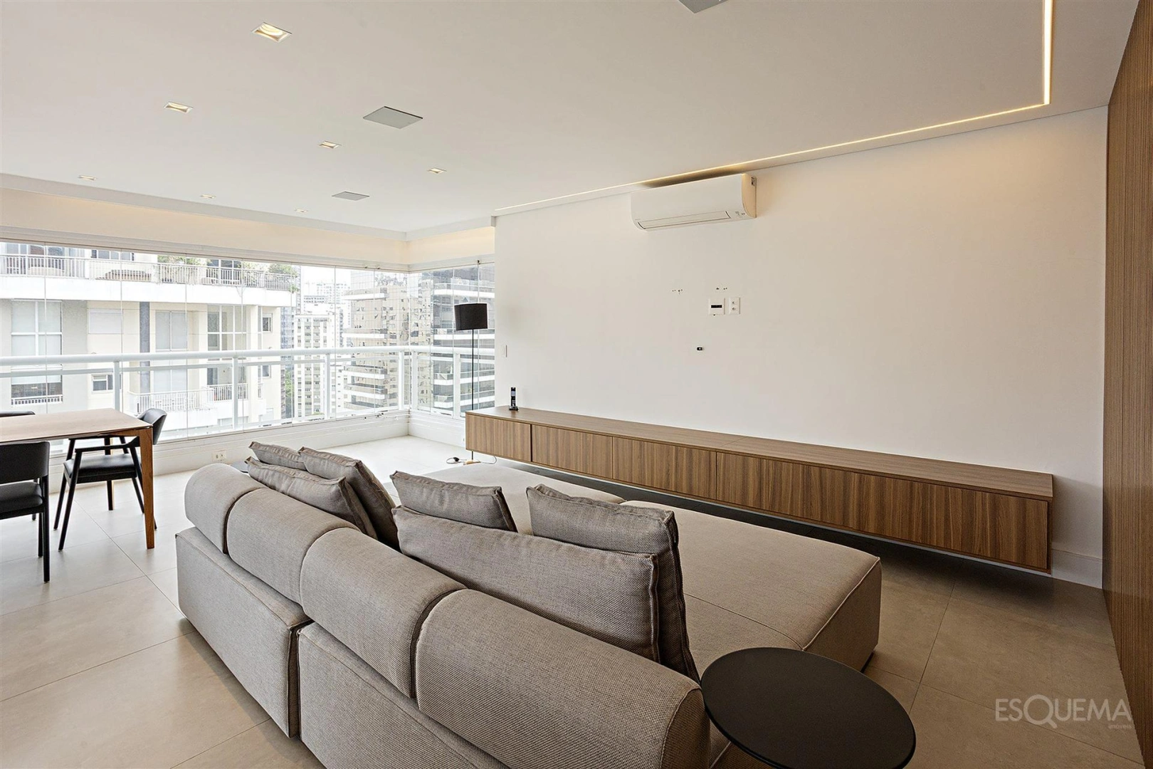 Apartamento reformado e mobiliado, com vista ampla e lazer completo - Imagem 2