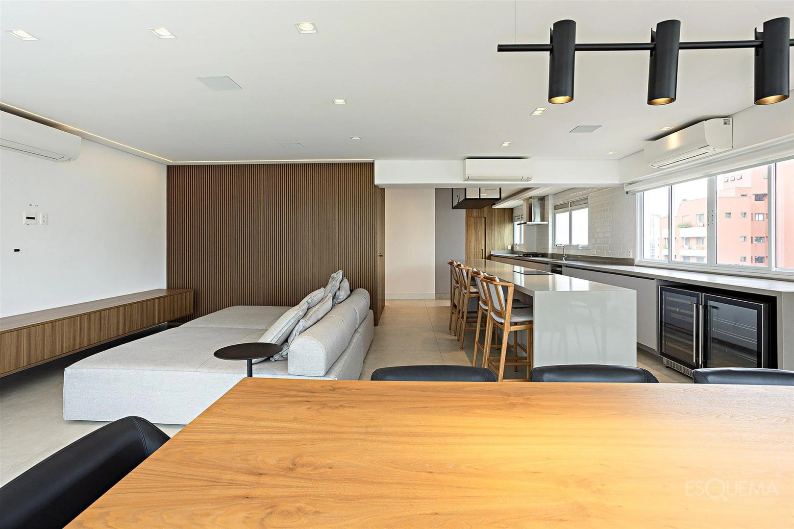 Apartamento reformado e mobiliado, com vista ampla e lazer completo - Imagem 3