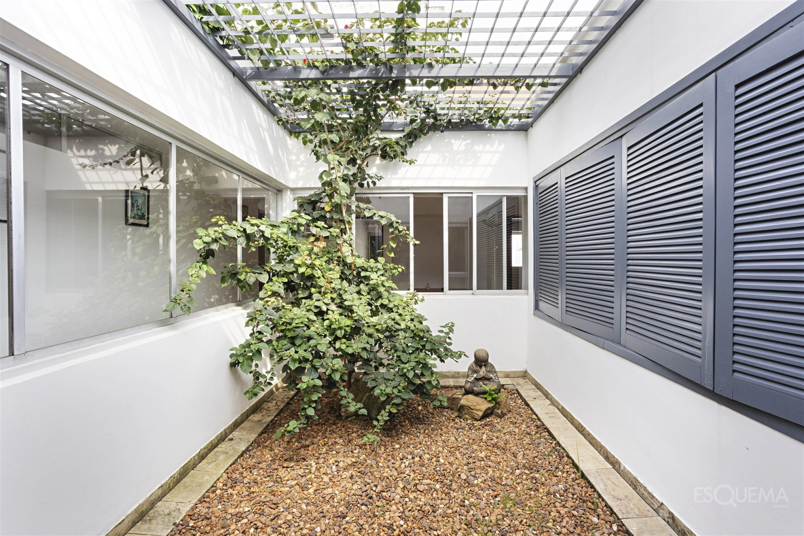 Casa semitérrea com jardim de inverno em rua tranquila - Imagem 14