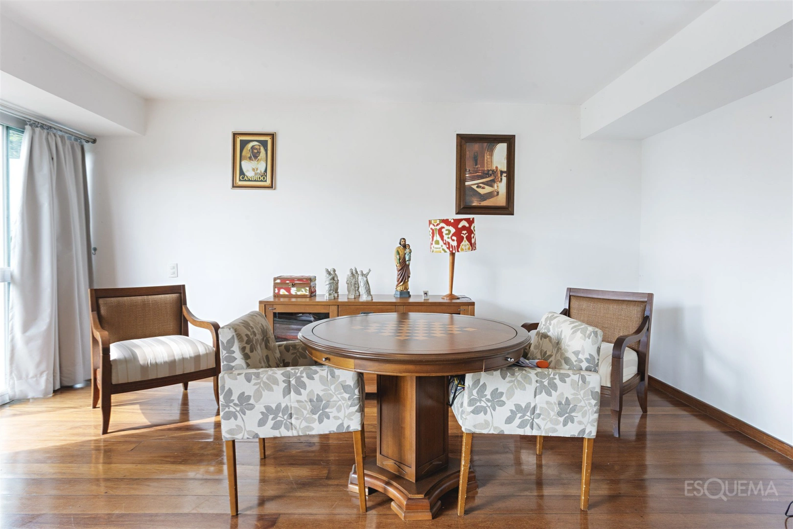 Casa semitérrea com jardim de inverno em rua tranquila - Imagem 7