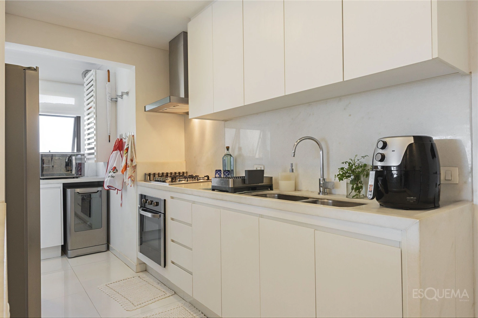 Apartamento em andar alto em frente à Escola Mobile - Imagem 15