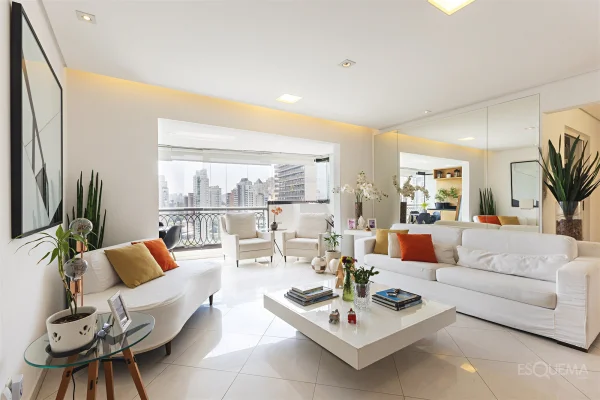 Apartamento em andar alto em frente à Escola Mobile