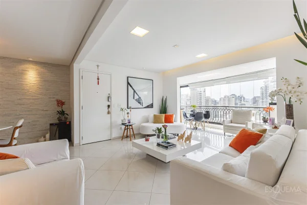 Apartamento em andar alto em frente à Escola Mobile