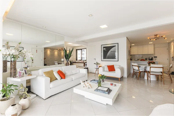 Apartamento em andar alto em frente à Escola Mobile