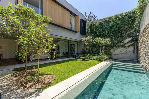 Casa com projeto moderno, próxima ao Parque Ibirapuera