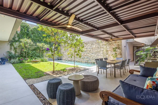 Casa com projeto moderno, próxima ao Parque Ibirapuera