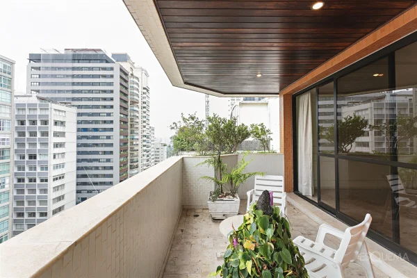 Apartamento de 247 m² com planta versátil próximo à Rua Oscar Freire