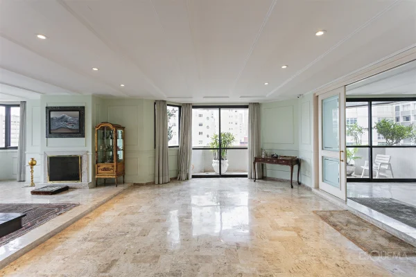 Apartamento de 247 m² com planta versátil próximo à Rua Oscar Freire