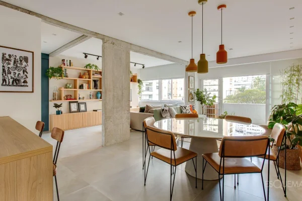 Apartamento reformado com varanda e vista para o verde em Pinheiros