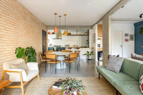 Apartamento reformado com varanda e vista para o verde em Pinheiros