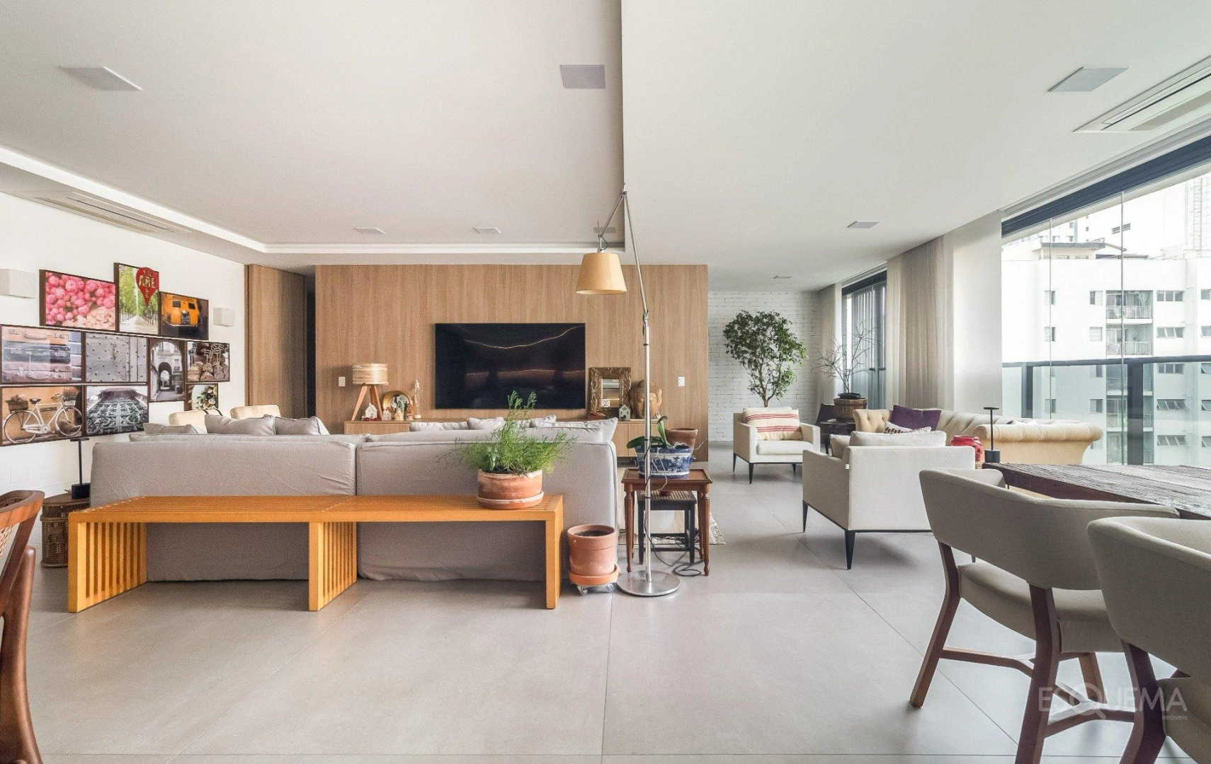Apartamento com ambientes amplos e projeto de Gui Mattos no Brooklin - Imagem 1