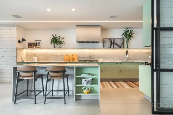 Apartamento com ambientes amplos e projeto de Gui Mattos no Brooklin