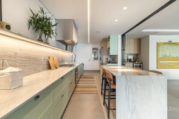 Apartamento com ambientes amplos e projeto de Gui Mattos no Brooklin