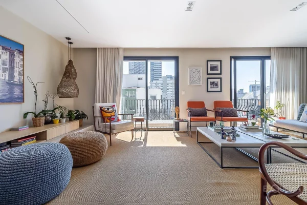 Apartamento reformado com muita luz natural na Vila Madalena