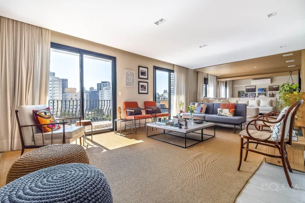 Apartamento reformado com muita luz natural na Vila Madalena