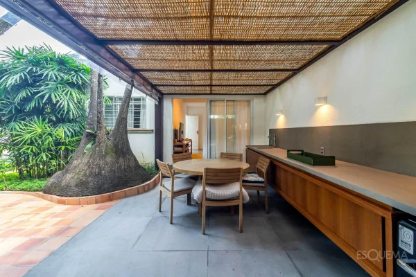 Casa térrea com jardim na Vila Madalena