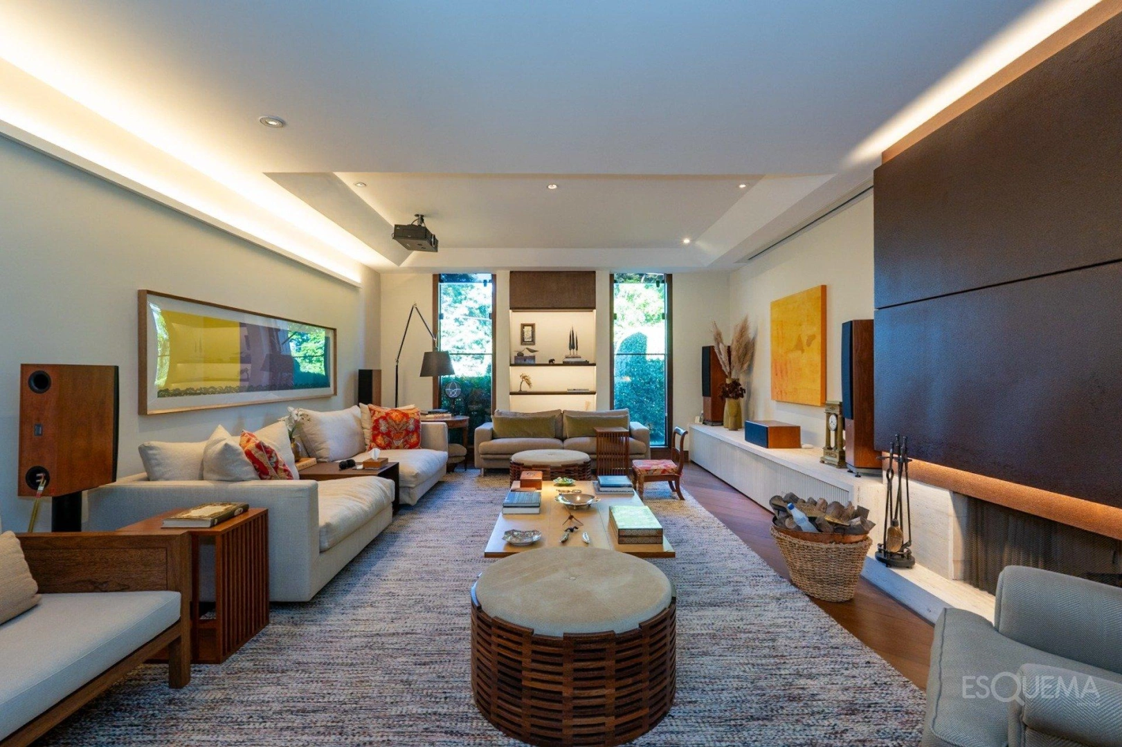 Casa com arquitetura atemporal, rodeado por verde no Jardim Guedala - Imagem 5