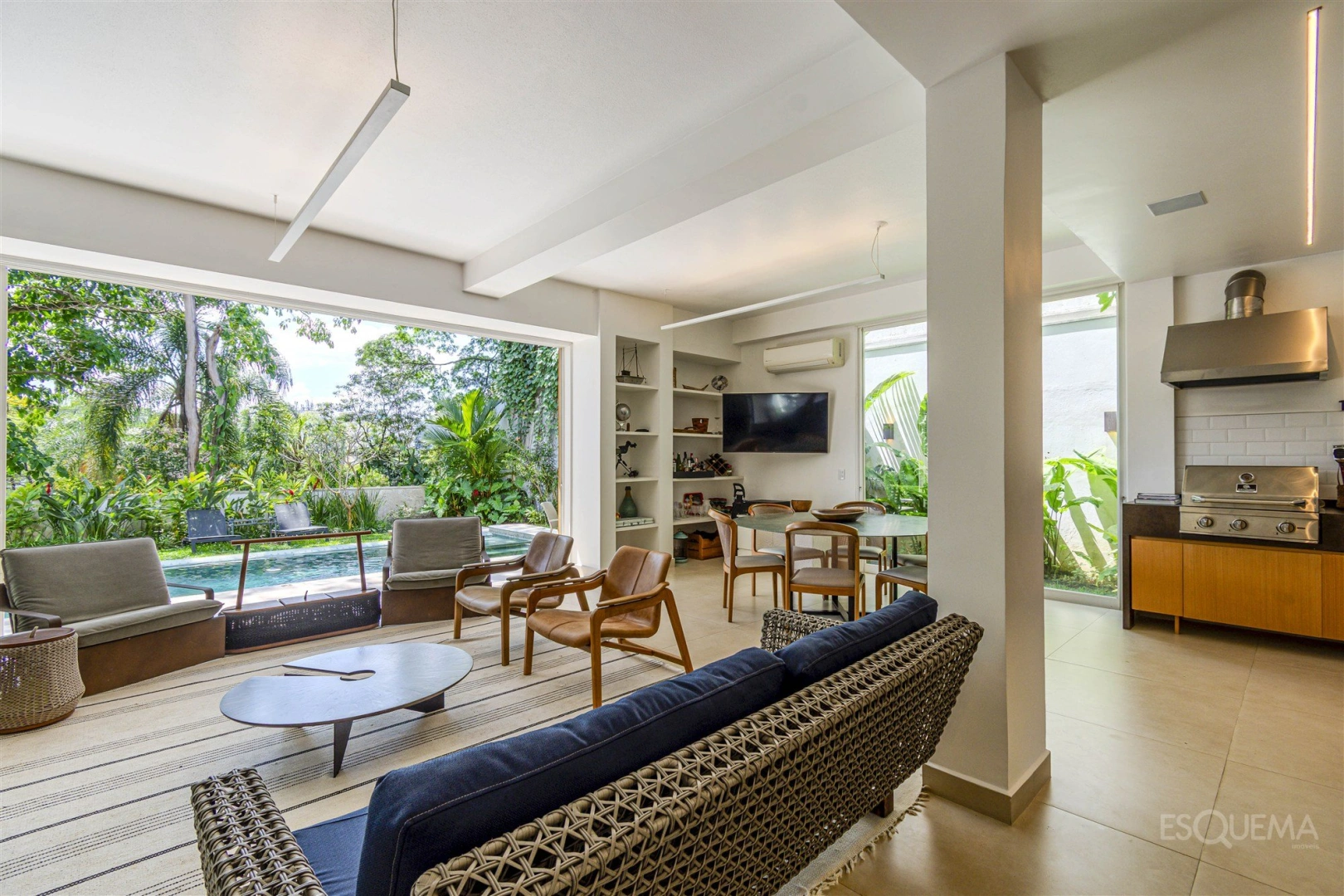 Casa reformada com 3 suítes e jardim com piscina - Imagem 3