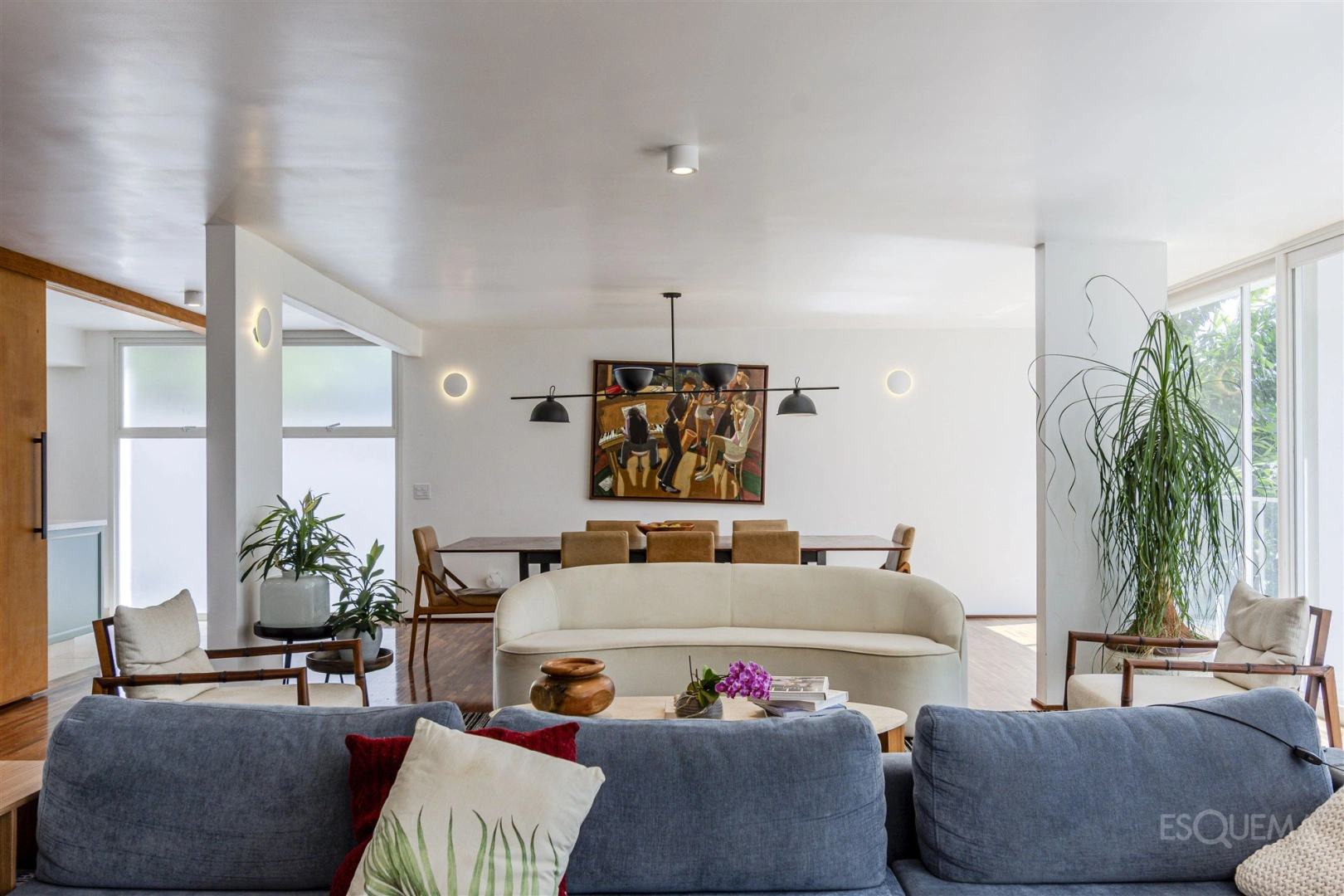 Casa reformada com 3 suítes e jardim com piscina - Imagem 7