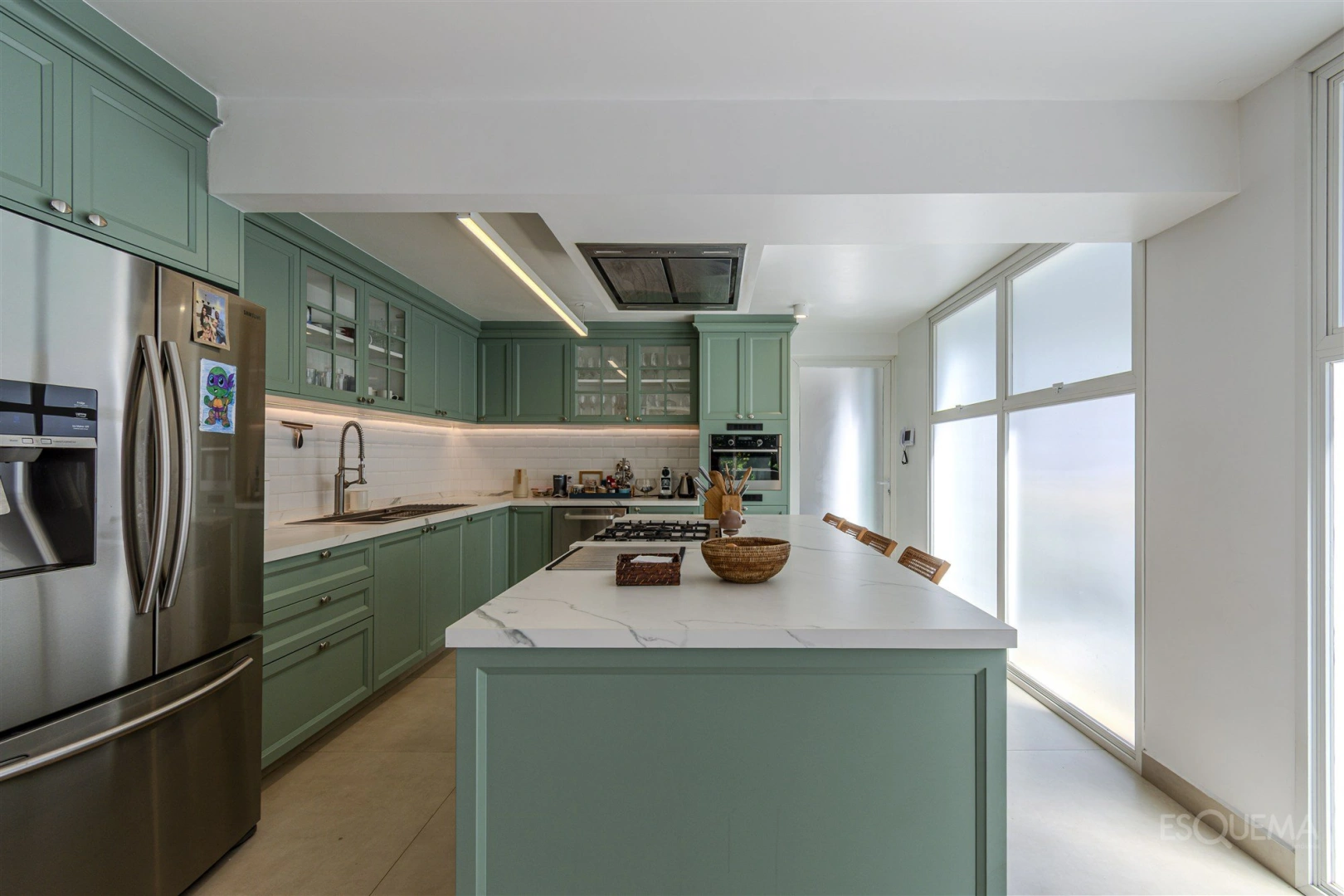 Casa reformada com 3 suítes e jardim com piscina - Imagem 9