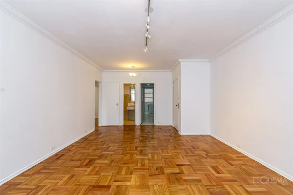Apartamento reformado, próximo ao Clube Pinheiros