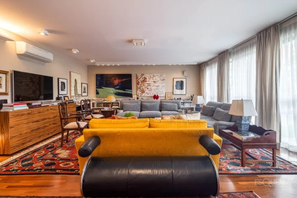 Apartamento modernista reformado na parte baixa dos Jardins