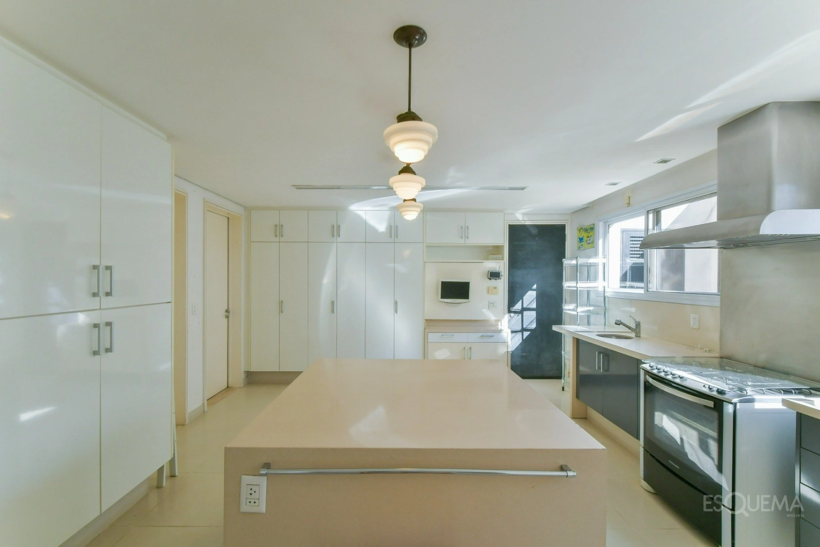 Casa com amplo jardim em terreno de 1.220 m² no Cidade Jardim - Imagem 14