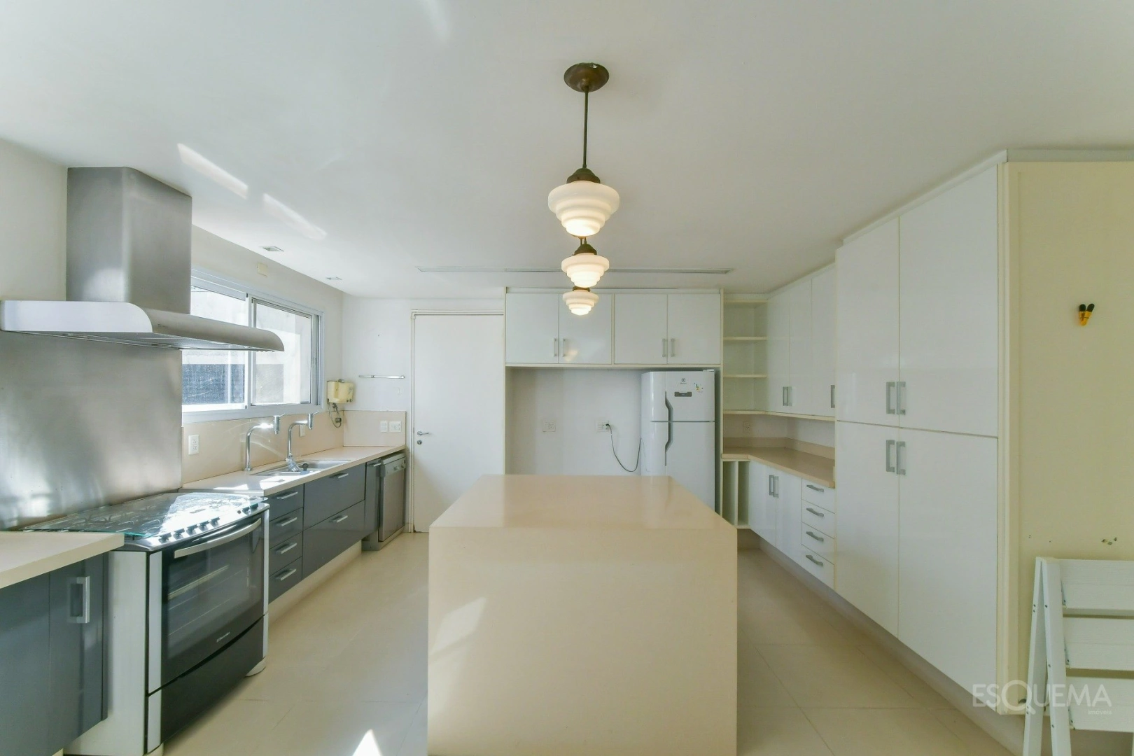 Casa com amplo jardim em terreno de 1.220 m² no Cidade Jardim - Imagem 6