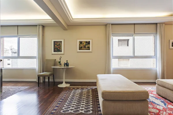 Apartamento com planta ampla e bem distribuída no Itaim Bibi
