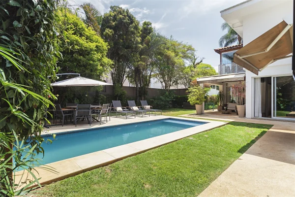 Casa com área de lazer e privacidade na Cidade Jardim