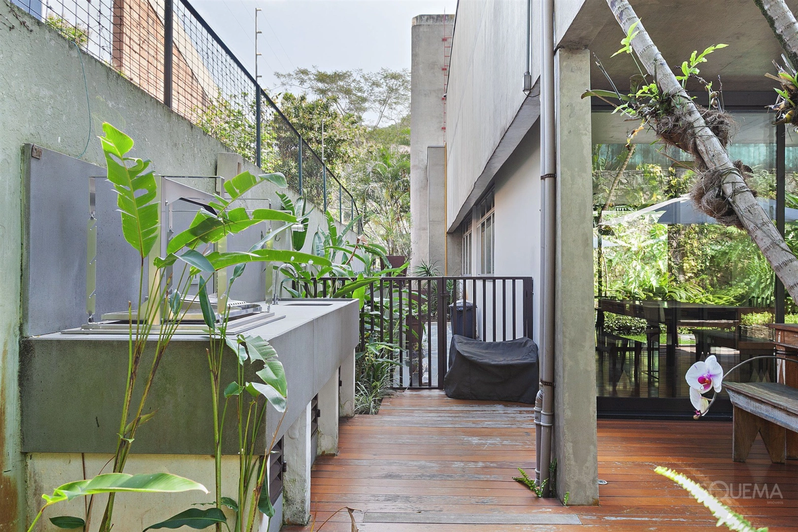 Casa com piscina, jardim e espaço gourmet - Imagem 11