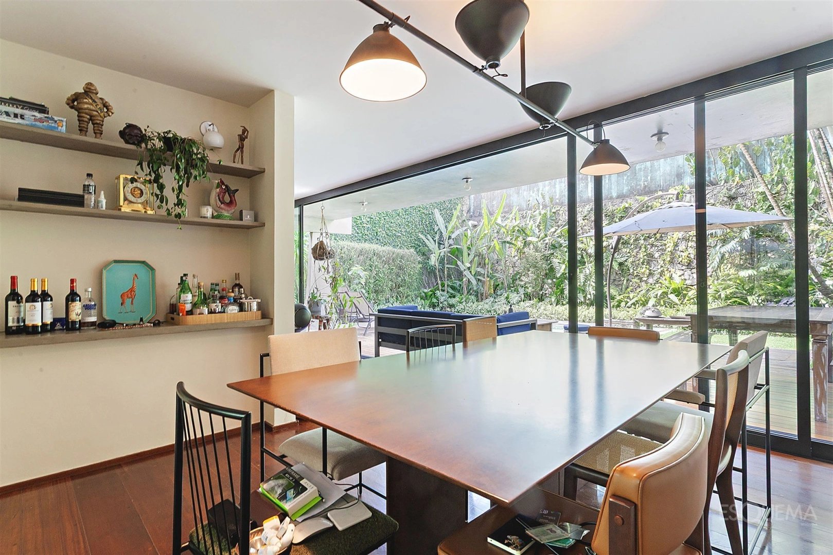 Casa com piscina, jardim e espaço gourmet - Imagem 12