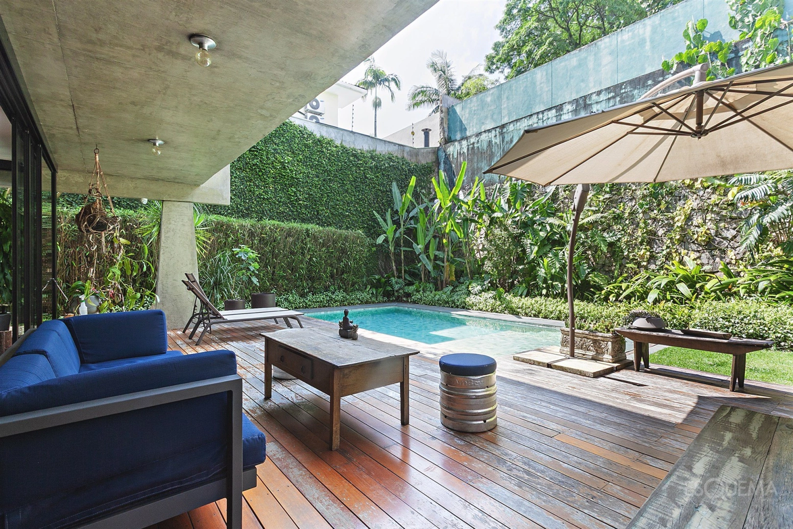 Casa com piscina, jardim e espaço gourmet - Imagem 2