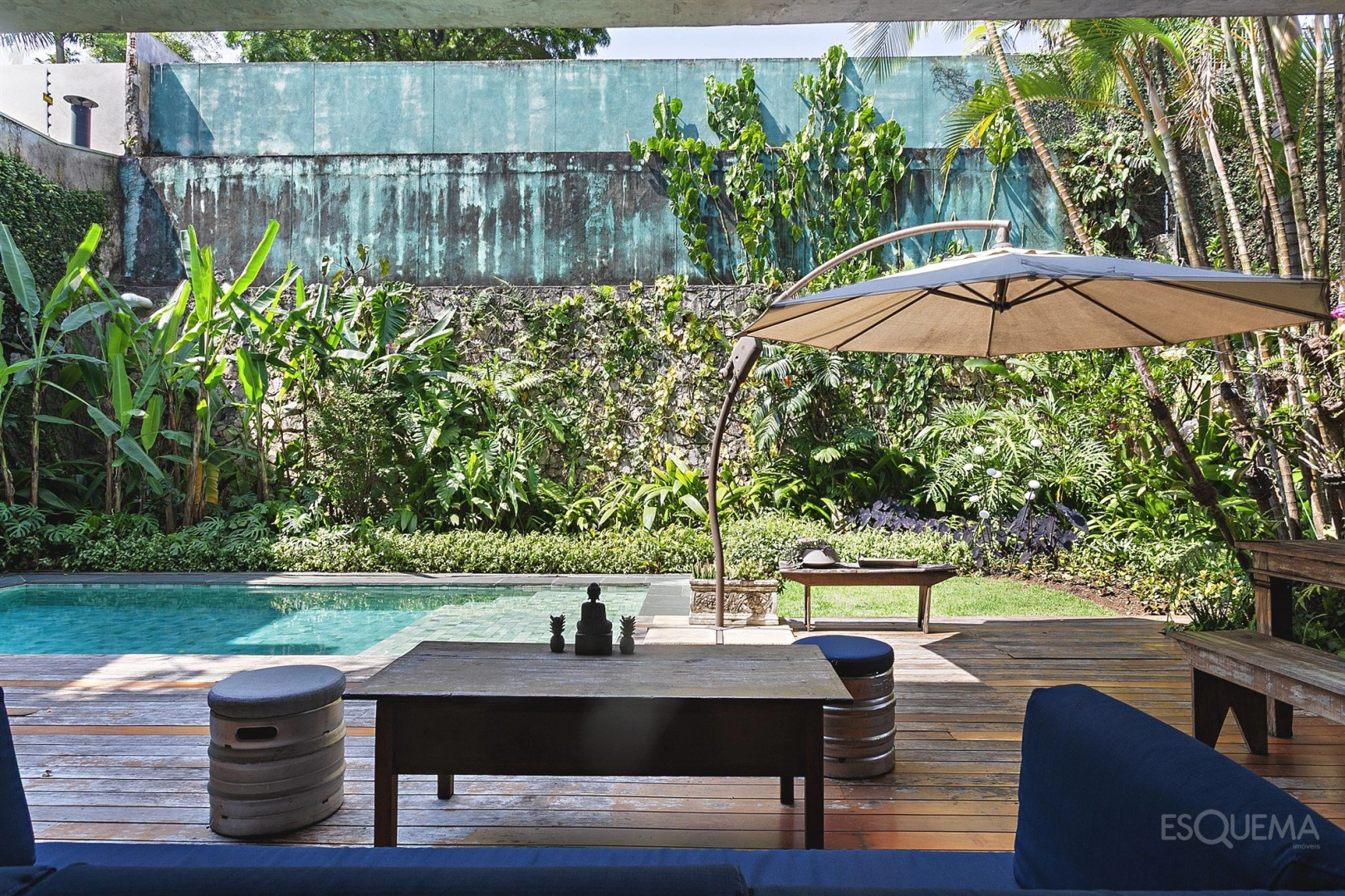 Casa com piscina, jardim e espaço gourmet - Imagem 3