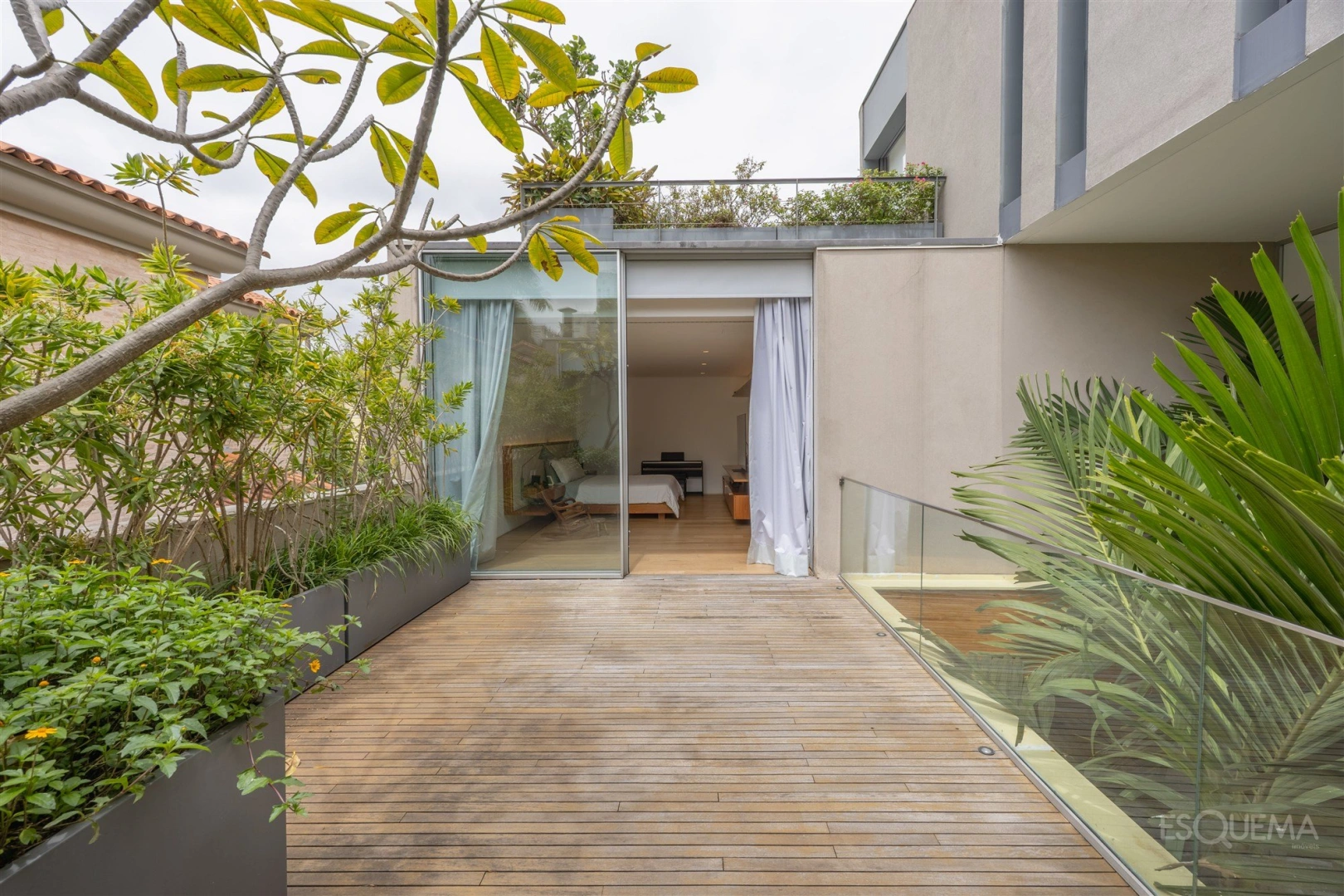 Casa de Giovana Giosa e Amanda Castro com piscina aquecida no Jardim Paulista - Imagem 14