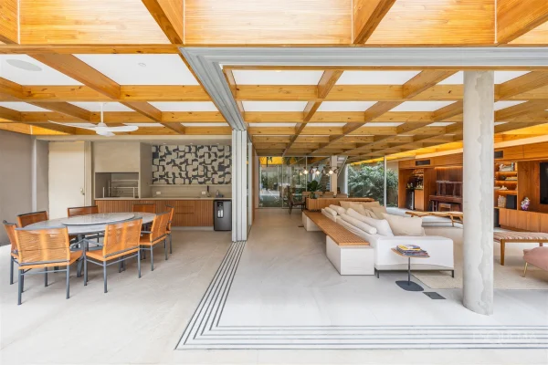 Casa de Giovana Giosa e Amanda Castro com piscina aquecida no Jardim Paulista