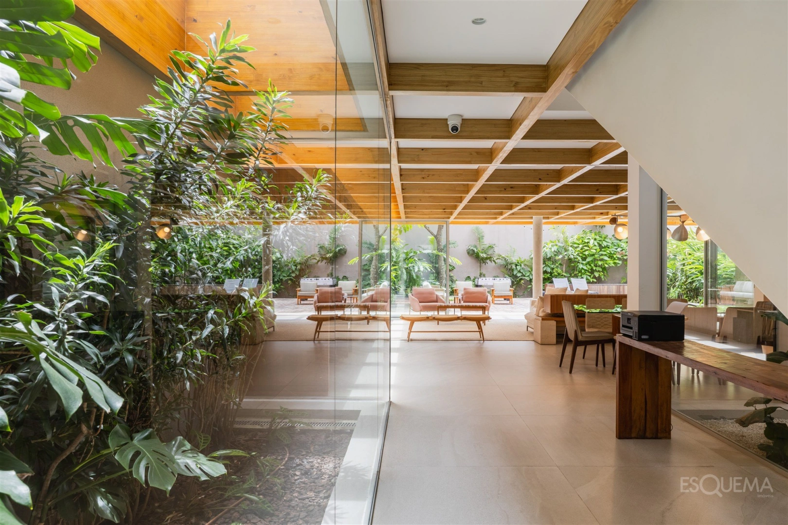 Casa de Giovana Giosa e Amanda Castro com piscina aquecida no Jardim Paulista - Imagem 9