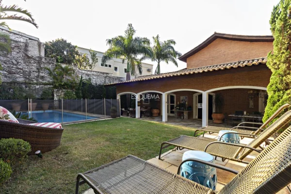 Casa em localização privilegiada