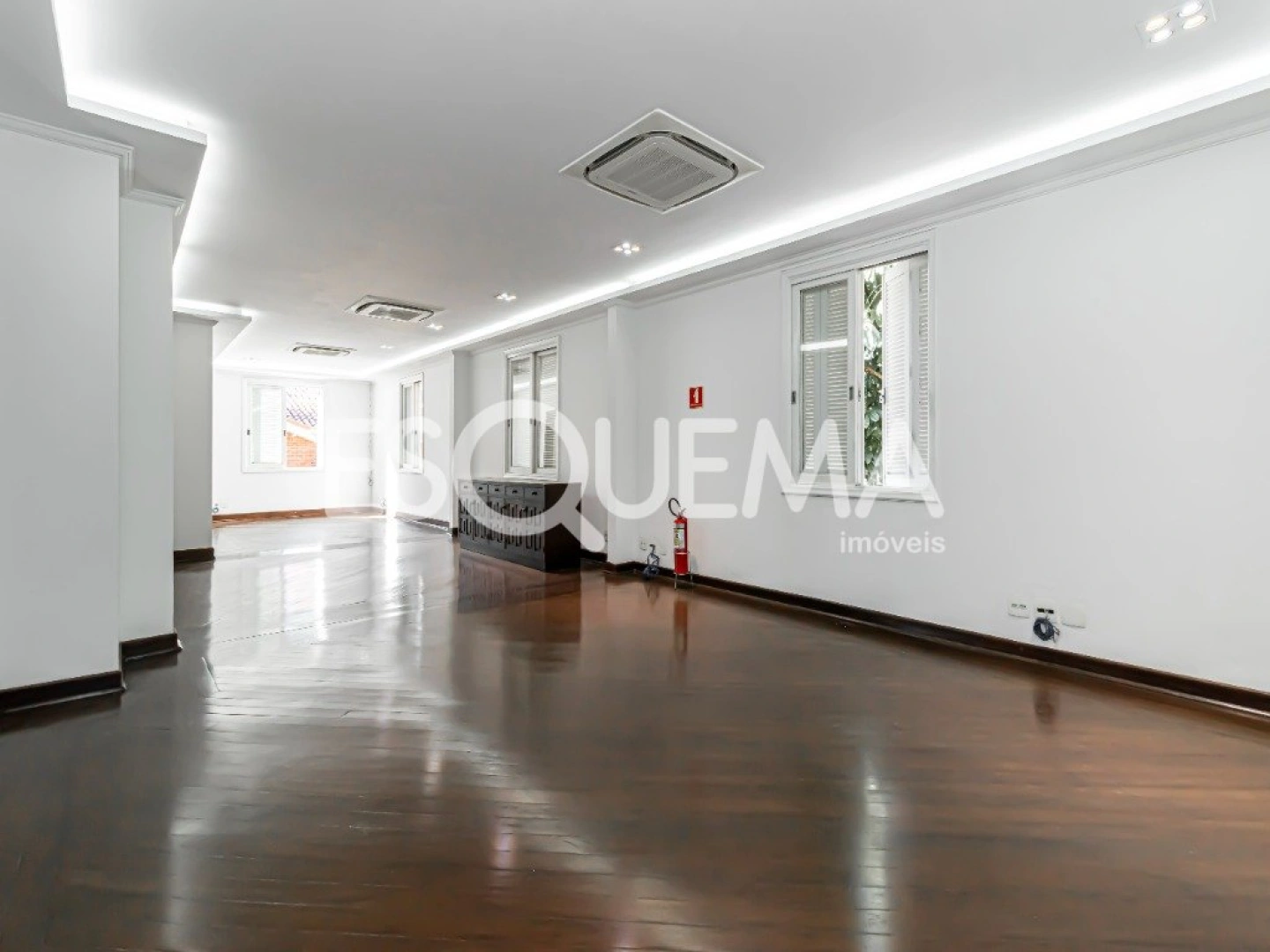 Casa com arquitetura contemporânea no Jardim América - Imagem 10