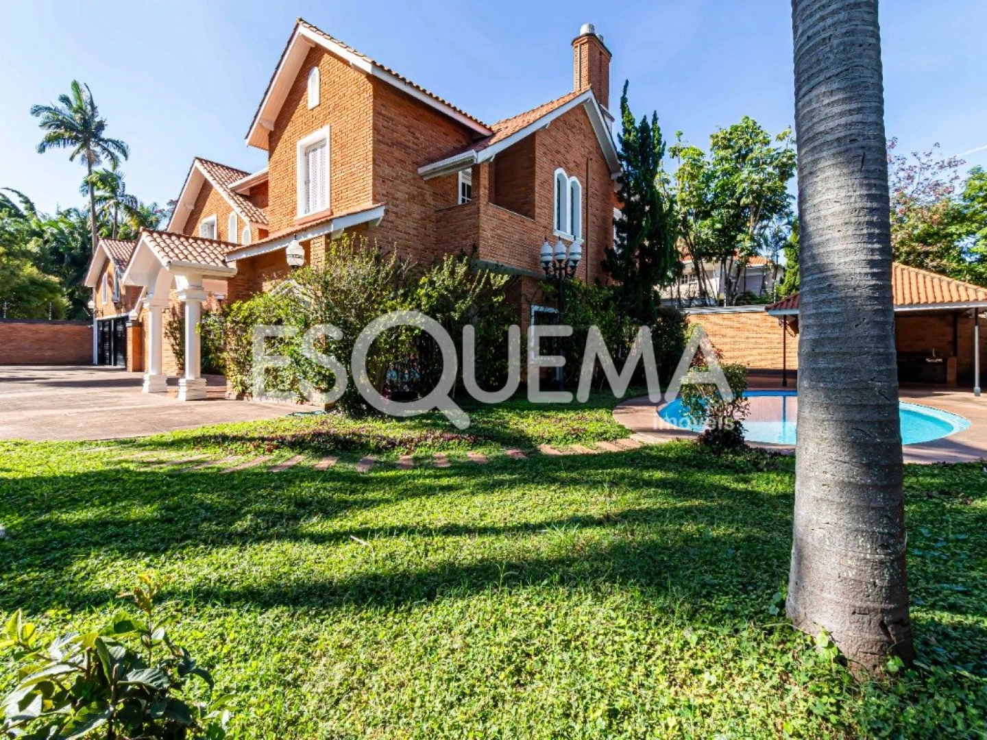 Casa com arquitetura contemporânea no Jardim América - Imagem 1