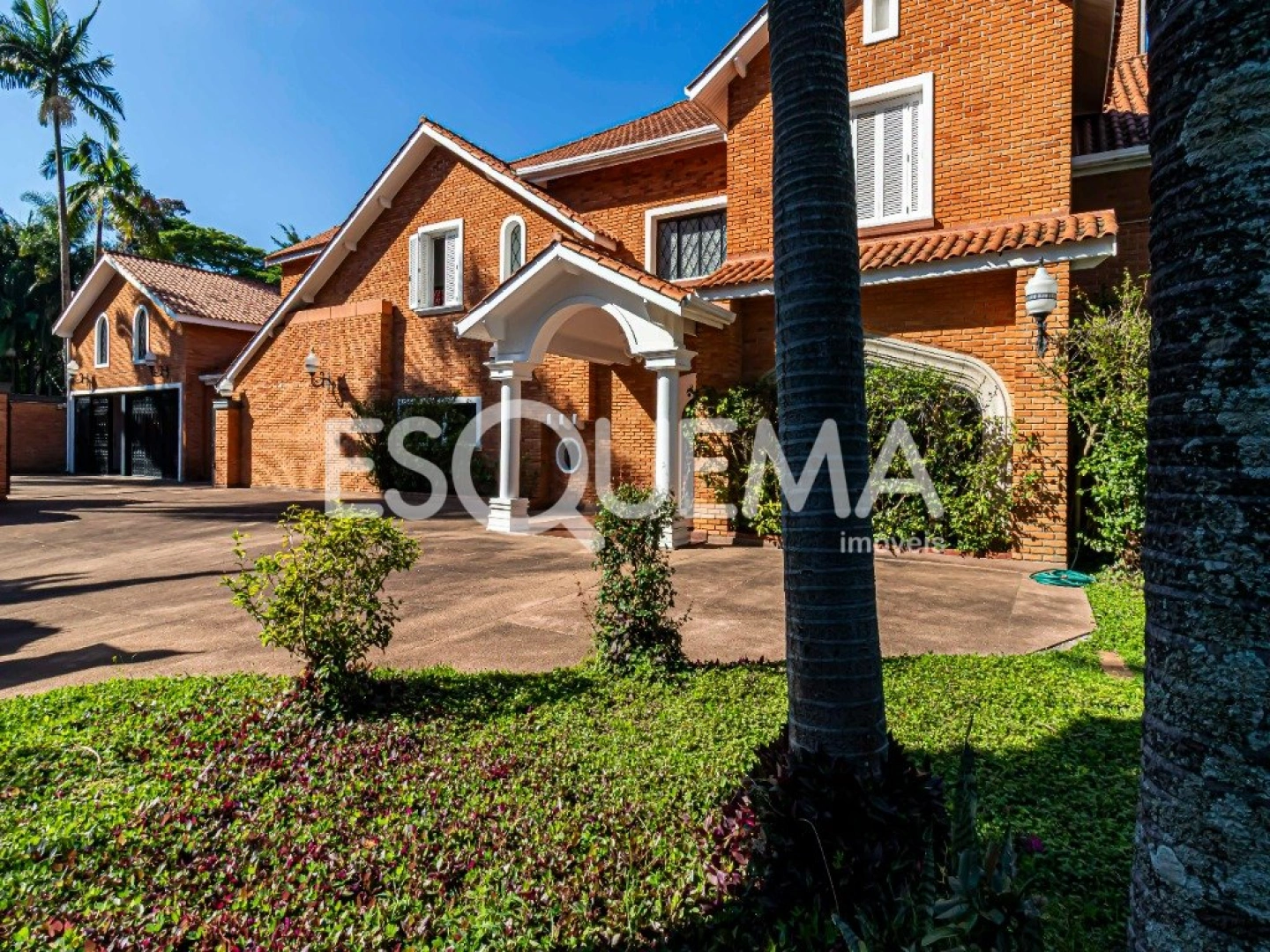 Casa com arquitetura contemporânea no Jardim América - Imagem 2